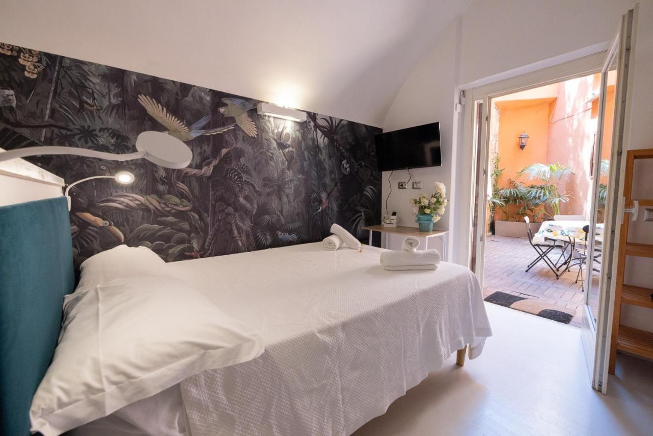 Rione Monti Studio Apt With Private Garden Roma Eksteriør bilde
